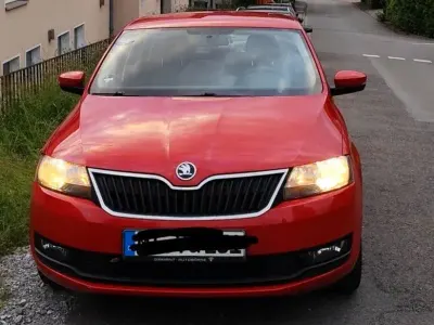 Gebraucht Skoda Rapid Active 95 PS (69 kW) 2017 Rot Kleinwagen