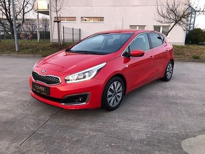 Gebraucht Kia Ceed DREAM-TEAM Edition 99 PS (72 kW) 2017 Rot Kleinwagen