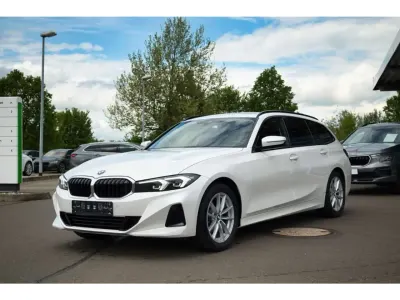 Gebraucht BMW 318 150 PS (110 kW) 2023 Mineralweiss metallic Kombi