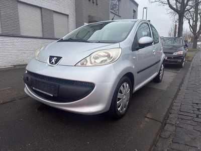 Gebraucht Peugeot 107 70 PS (51 kW) 2008 Grau Kleinwagen