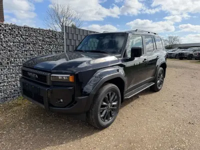 Neu Toyota Land Cruiser 205 PS (150 kW) 2026 Attitude black SUV