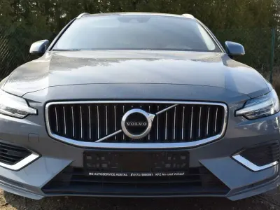 Gebraucht Volvo V60 Inscription 253 PS (186 kW) 2021 Grau Kombi