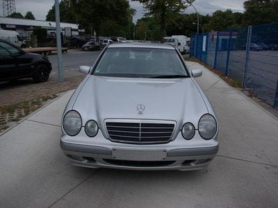Mercedes E200