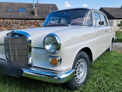 gebraucht Mercedes 200 W110 // Heckflosse