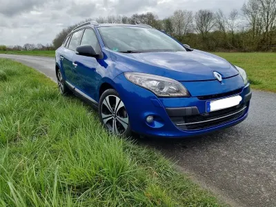 Gebraucht Renault Mégane Bose Edition 131 PS (96 kW) 2012 Blau Limousine