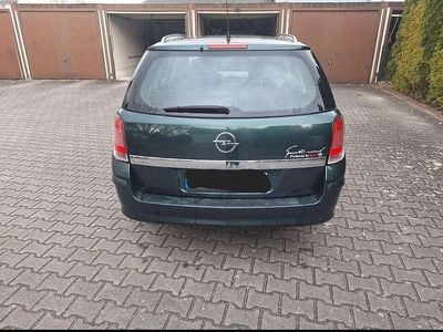Second-hand Opel Astra Edition 105 CP (77 kW) 2005 Verde Break
