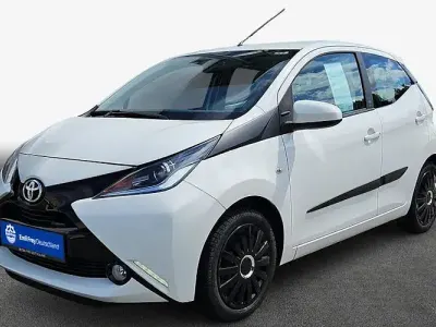 Gebraucht Toyota Aygo Basis 72 PS (52 kW) 2017 Pianosaweiß Kleinwagen
