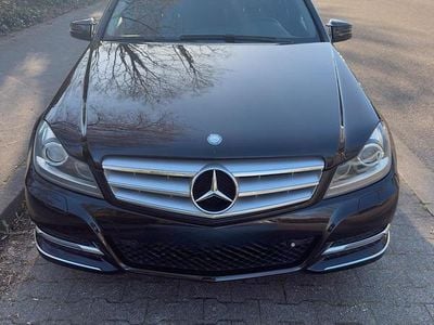 Gebraucht Mercedes C220 170 PS (125 kW) 2014 Schwarz Kombi