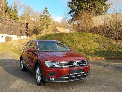 Ruby red metallic Gebraucht 2018 VW Tiguan Highline SUV | 18.490 € (Fairer Preis)