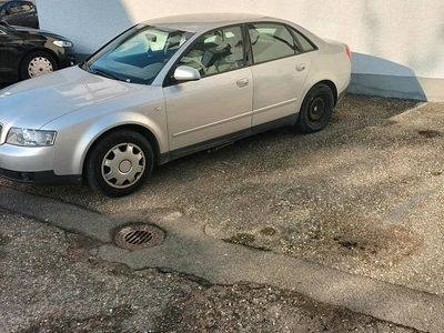 Grau Gebraucht 2001 Audi A4 Limousine | 1.000 € (Superpreis)