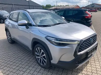 Gebraucht Toyota Corolla Cross Comfort 197 PS (144 kW) 2023 Shimmering silver met. 1l0 SUV
