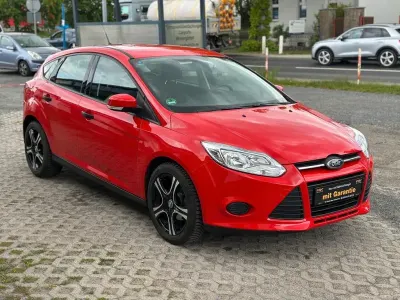 Gebraucht Ford Focus 101 PS (74 kW) 2014 Rot Limousine