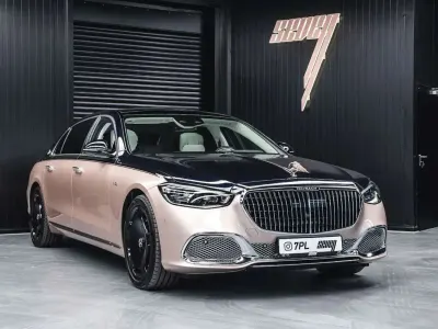 Neu Mercedes S680 Maybach 612 PS (450 kW) 2025 Light rose / nautical blue Limousine