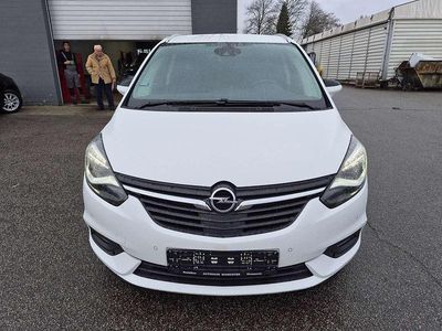 Weiß Gebraucht 2017 Opel Zafira Tourer Business Edition Van / Kleinbus | 14.990 € (Fairer Preis)