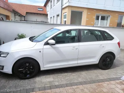 Gebraucht Skoda Rapid Ambition 105 PS (77 kW) 2014 Weiß Kleinwagen