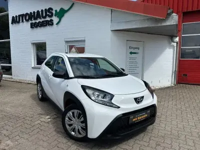 Gebraucht Toyota Aygo X X-play 72 PS (52 kW) 2022 Weiß SUV