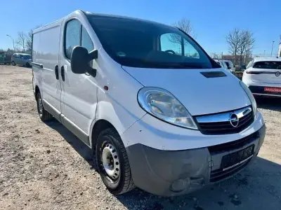 Second-hand Opel Vivaro 100 CP (73 kW) 2011 Alb Monovolum