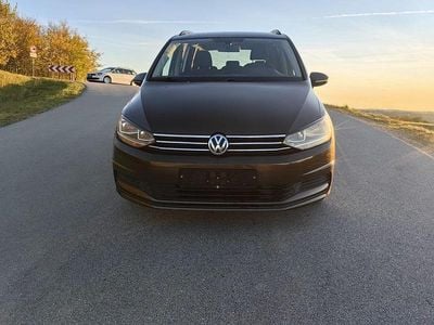 Braun Gebraucht 2015 VW Touran Trendline Van / Kleinbus | 10.950 € (Fairer Preis)