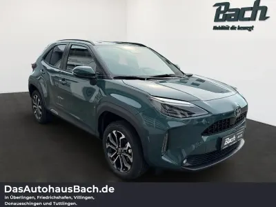 Neu Toyota Yaris Cross 131 PS (96 kW) 2026 Everest green SUV