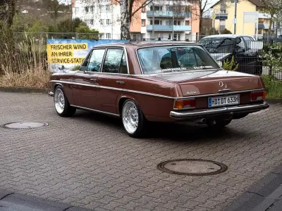 Używany Mercedes 230 120 KM (88 kW) 1973 Brązowy Sedan/Limuzyna