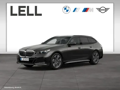 Gebraucht BMW 520 M Sport 197 PS (144 kW) 2025 Sophistograu brillanteffekt Kombi