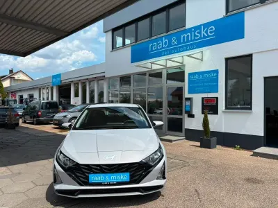 Neu Hyundai i20 Comfort 90 PS (66 kW) 2026 Grau Kleinwagen
