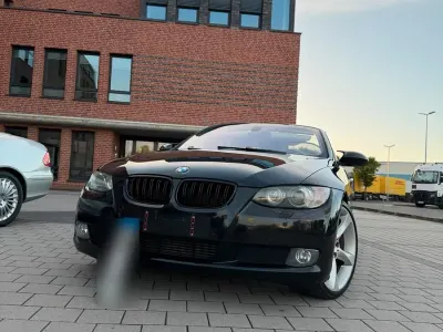 Gebraucht BMW 320 Cabriolet 177 PS (130 kW) 2009 Schwarz Cabrio