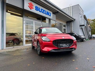 Neu Suzuki Swift Comfort+ 83 PS (61 kW) 2025 Rot Kleinwagen