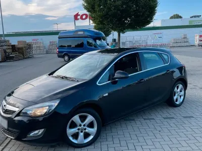 Gebraucht Opel Astra 101 PS (74 kW) 2010 Schwarz Limousine