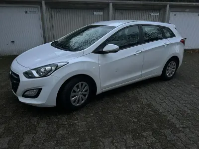 Gebraucht Hyundai i30 Style 120 PS (88 kW) 2017 Weiß Limousine