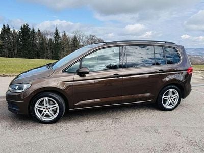 Gebraucht VW Touran Comfortline 116 PS (85 kW) 2015 Braun Van / Kleinbus