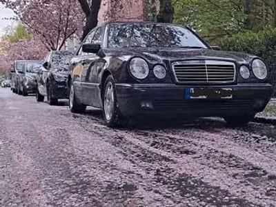 Second-hand Mercedes E280 Avantgarde 204 CP (150 kW) 1997 Mov Berlinǎ