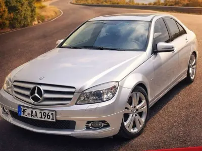 Używany Mercedes C320 Avantgarde 224 KM (164 kW) 2008 Srebrny Sedan/Limuzyna