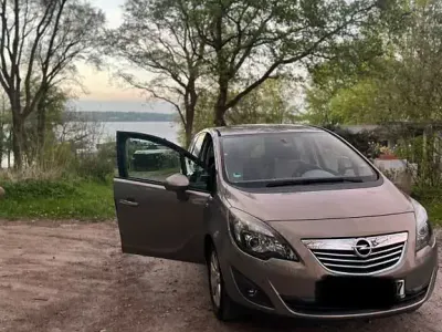 Gebraucht Opel Meriva Innovation 101 PS (74 kW) 2010 Van / Kleinbus