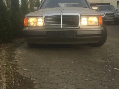 Brugt Mercedes 200 72 HK (52 kW) 1990 Guld Sedan
