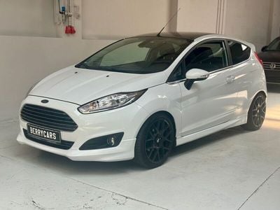 Usata Ford Fiesta Titanium 101 CV (74 kW) 2015 Bianco Utilitaria