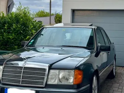 Gebraucht Mercedes 200 118 PS (86 kW) 1992 Limousine