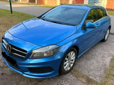 Gebraucht Mercedes A180 122 PS (89 kW) 2013 Blau Kleinwagen