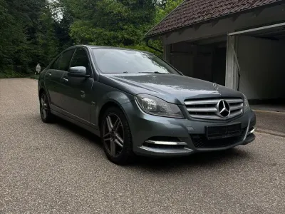 Gebraucht Mercedes C180 Elegance 156 PS (114 kW) 2012 Grün Kombi