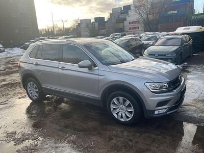 Silber Gebraucht 2017 VW Tiguan Highline SUV | 17.499 € (Fairer Preis)
