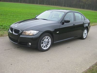 Gebraucht BMW 318 194 PS (142 kW) 2011 Schwarz Limousine
