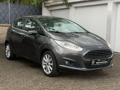 Gebraucht Ford Fiesta Titanium 101 PS (74 kW) 2015 Grau Kleinwagen