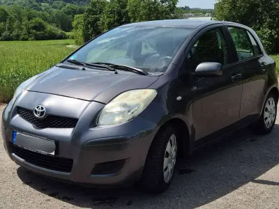 Gebraucht Toyota Yaris Sol 101 PS (74 kW) 2009 Grau Kleinwagen