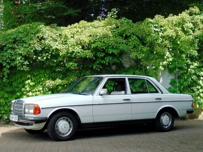 Gebraucht Mercedes 200 109 PS (80 kW) 1982 Weiß Limousine