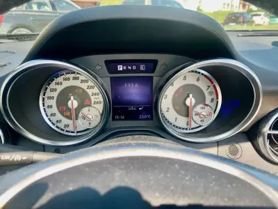 Second-hand Mercedes SLK200 184 CP (135 kW) 2010 Negru Cabrio