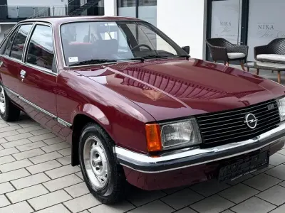 Używany Opel Rekord S 101 KM (74 kW) 1981 Czerwony Sedan/Limuzyna