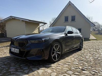 Gebraucht BMW 540 Comfort Edition 303 PS (222 kW) 2025 Grau Kombi