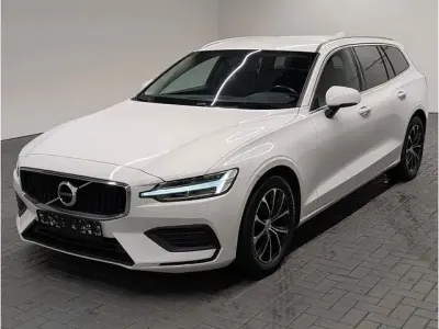 Gebraucht Volvo V60 Momentum 190 PS (139 kW) 2020 Solidweiss Kombi
