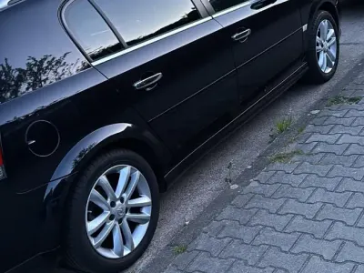 Gebraucht Opel Signum 155 PS (114 kW) 2008 Schwarz Kleinwagen