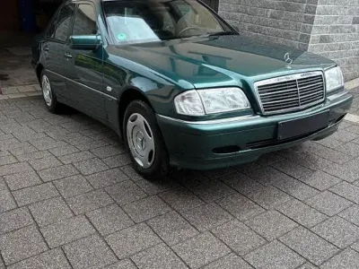Używany Mercedes 190 122 KM (89 kW) 2000 Zielony Sedan/Limuzyna